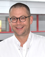 Dr. med. Axel Menzebach M.A.