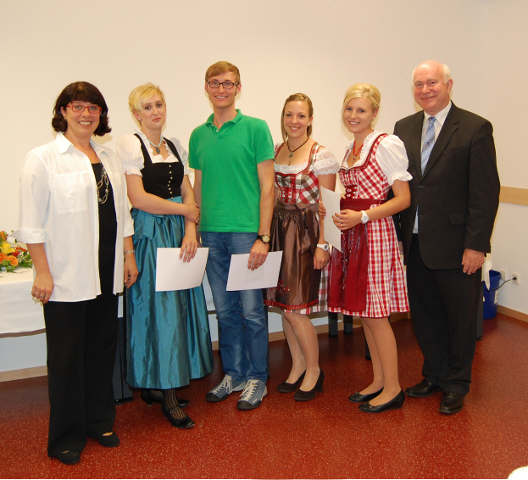 Gruppenbild mit besten Absolventen