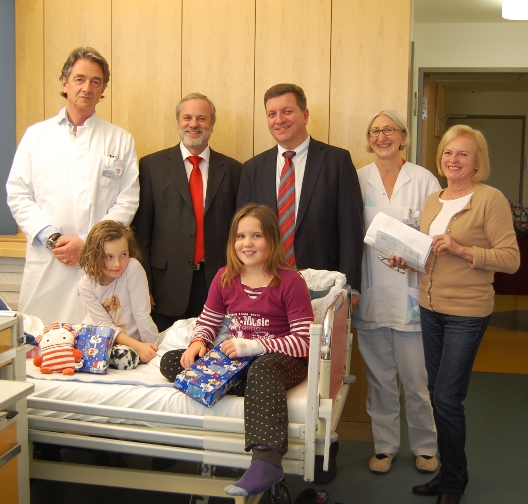 Die Kinder bekamen vorgezogene Weihnachtsgeschenke.