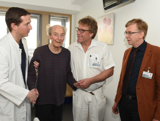 Ärzte mit einem Patienten